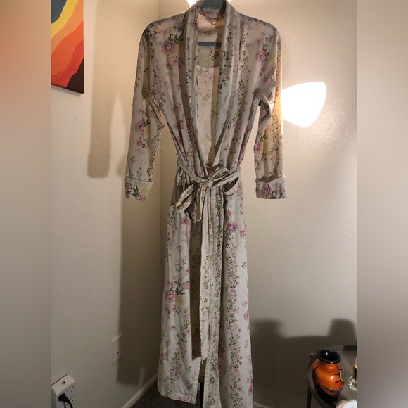 Beautiful floral Victoria’s Secret robe y2k coquette - Picture 7 of 7